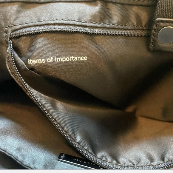 LULULEMON • BAGS
Women • tote bag color black With strap included - Picture 12 of 13